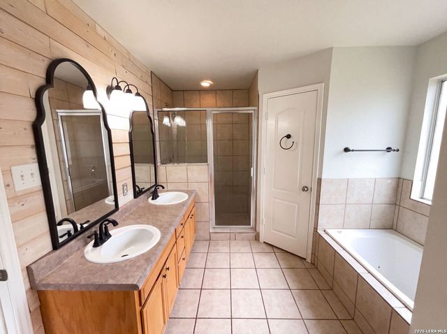130 LOG CABIN WAY, Poteet, TX 78065