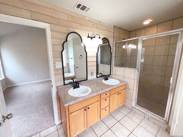 130 LOG CABIN WAY, Poteet, TX 78065