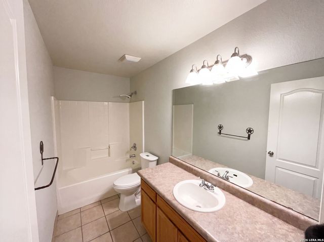 130 LOG CABIN WAY, Poteet, TX 78065