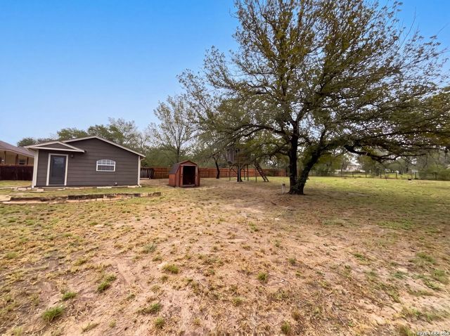 130 LOG CABIN WAY, Poteet, TX 78065