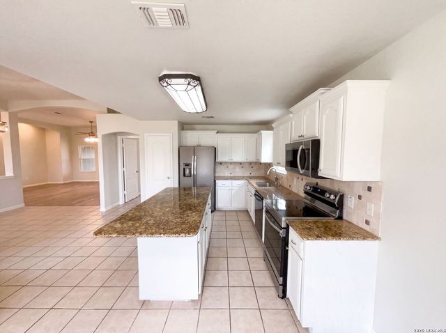 130 LOG CABIN WAY, Poteet, TX 78065