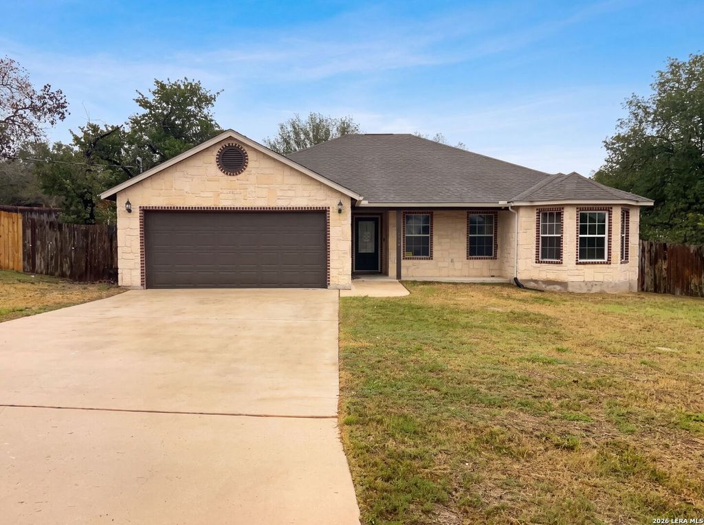 130 LOG CABIN WAY, Poteet, TX 78065