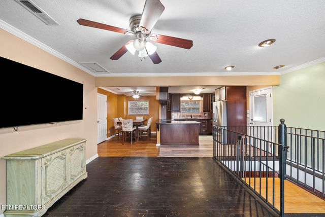 111 Old Evacuation Lane, Oliver Springs, TN 37840