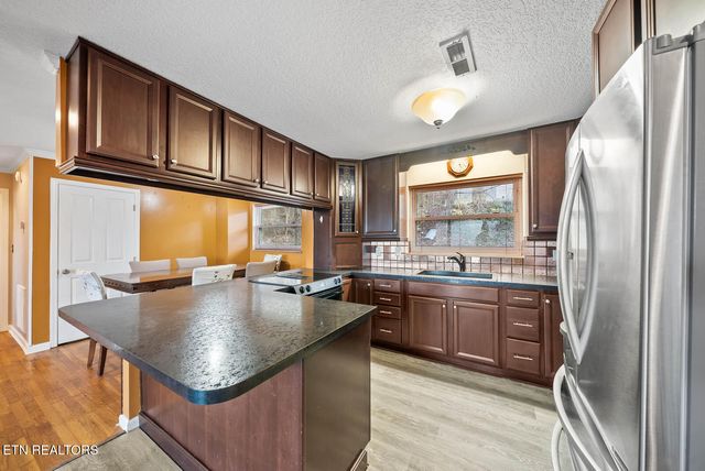 111 Old Evacuation Lane, Oliver Springs, TN 37840