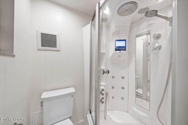 111 Old Evacuation Lane, Oliver Springs, TN 37840