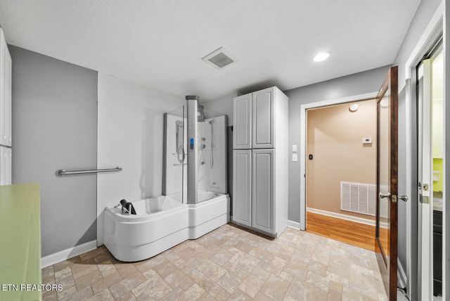 111 Old Evacuation Lane, Oliver Springs, TN 37840