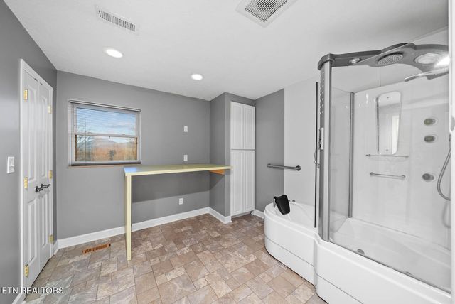 111 Old Evacuation Lane, Oliver Springs, TN 37840