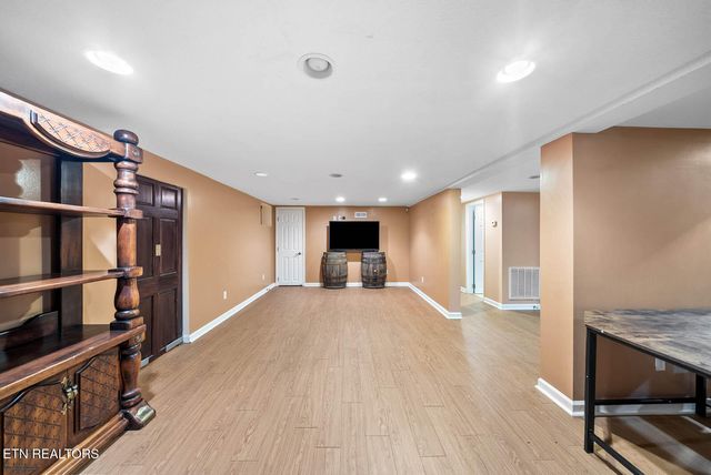 111 Old Evacuation Lane, Oliver Springs, TN 37840