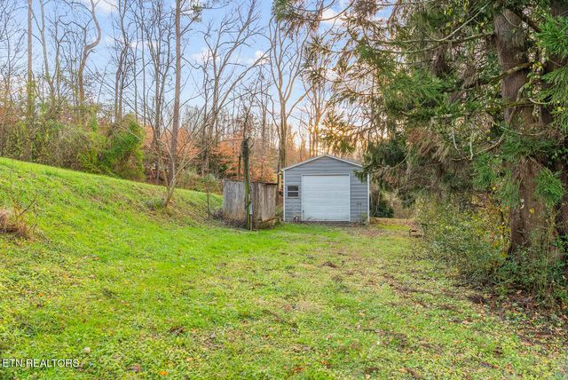 111 Old Evacuation Lane, Oliver Springs, TN 37840