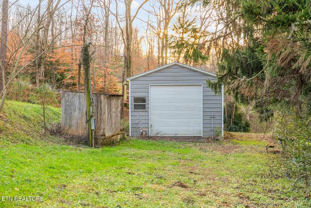 111 Old Evacuation Lane, Oliver Springs, TN 37840