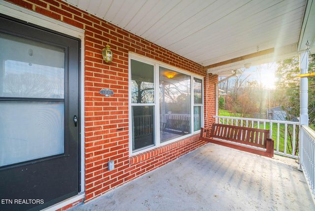 111 Old Evacuation Lane, Oliver Springs, TN 37840