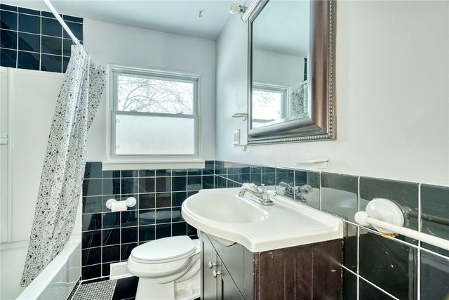 195 Kenwick Drive, Henrietta, NY 14623