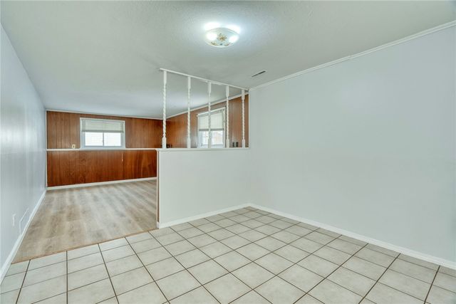 195 Kenwick Drive, Henrietta, NY 14623