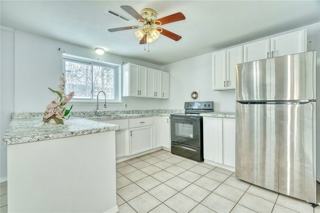 195 Kenwick Drive, Henrietta, NY 14623