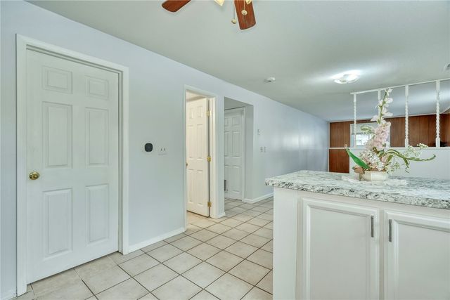 195 Kenwick Drive, Henrietta, NY 14623