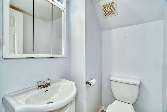 195 Kenwick Drive, Henrietta, NY 14623