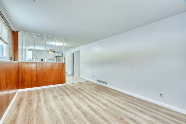 195 Kenwick Drive, Henrietta, NY 14623