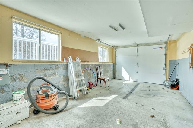 195 Kenwick Drive, Henrietta, NY 14623