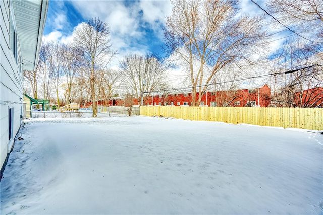 195 Kenwick Drive, Henrietta, NY 14623