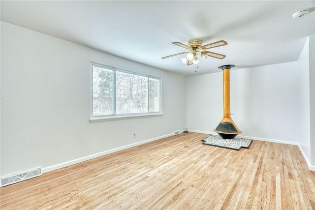 195 Kenwick Drive, Henrietta, NY 14623