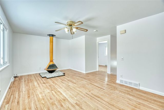 195 Kenwick Drive, Henrietta, NY 14623