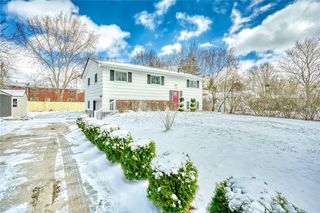 195 Kenwick Drive, Henrietta, NY 14623