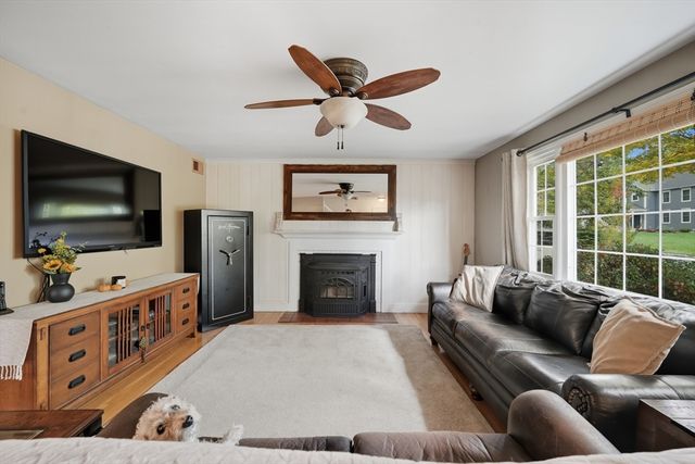 11 Hickory Hill Dr, Wilbraham, MA 01095