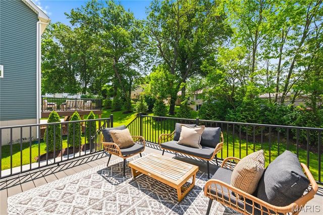 527 Ryehill Drive, St Peters, MO 63376