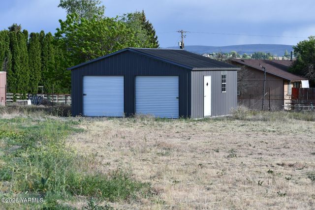 471 Gibson Rd, Selah, WA 98942