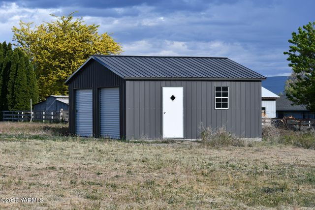 471 Gibson Rd, Selah, WA 98942