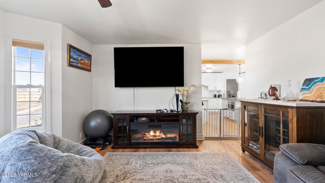 471 Gibson Rd, Selah, WA 98942