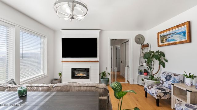 471 Gibson Rd, Selah, WA 98942