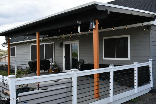 471 Gibson Rd, Selah, WA 98942