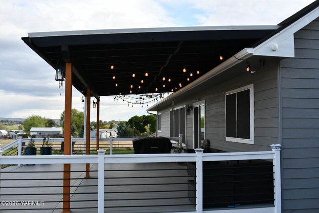 471 Gibson Rd, Selah, WA 98942