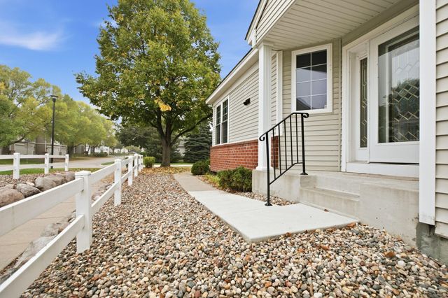 397 Campfire Curve, Chaska, MN 55318