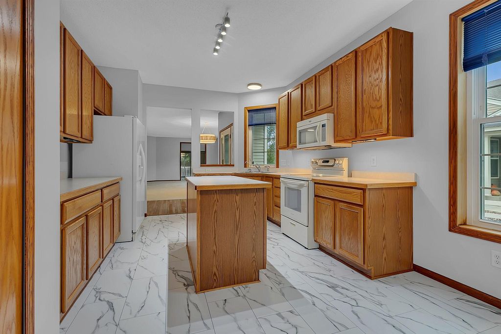 397 Campfire Curve, Chaska, MN 55318 — photo 3