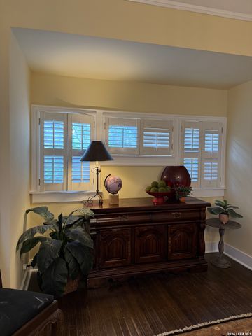 402 W Elsmere, San Antonio, TX 78212