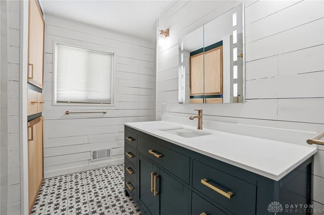 4033 Stonehaven Road, Kettering, OH 45429