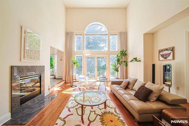 6 Maplewood Road, Closter, NJ 07624