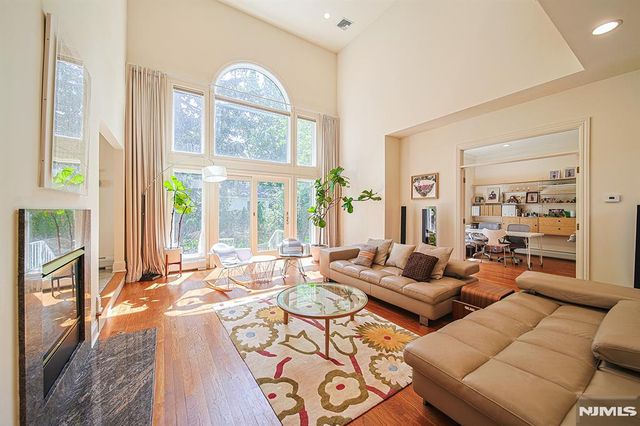 6 Maplewood Road, Closter, NJ 07624