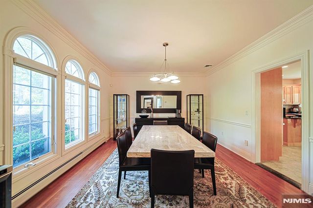 6 Maplewood Road, Closter, NJ 07624