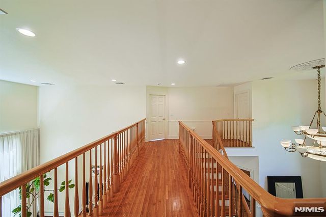 6 Maplewood Road, Closter, NJ 07624