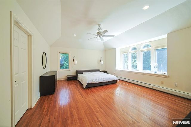 6 Maplewood Road, Closter, NJ 07624