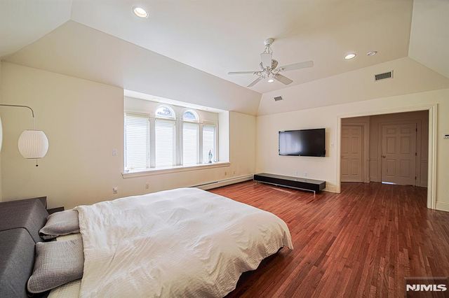 6 Maplewood Road, Closter, NJ 07624