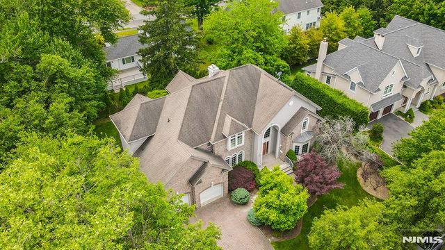 6 Maplewood Road, Closter, NJ 07624
