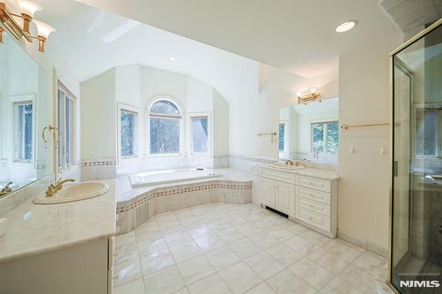 6 Maplewood Road, Closter, NJ 07624