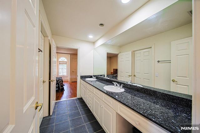 6 Maplewood Road, Closter, NJ 07624