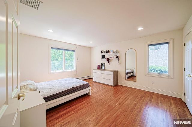6 Maplewood Road, Closter, NJ 07624
