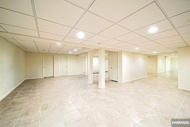 6 Maplewood Road, Closter, NJ 07624