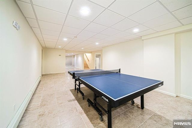 6 Maplewood Road, Closter, NJ 07624